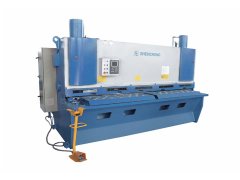 金属构件焊接用自动焊机